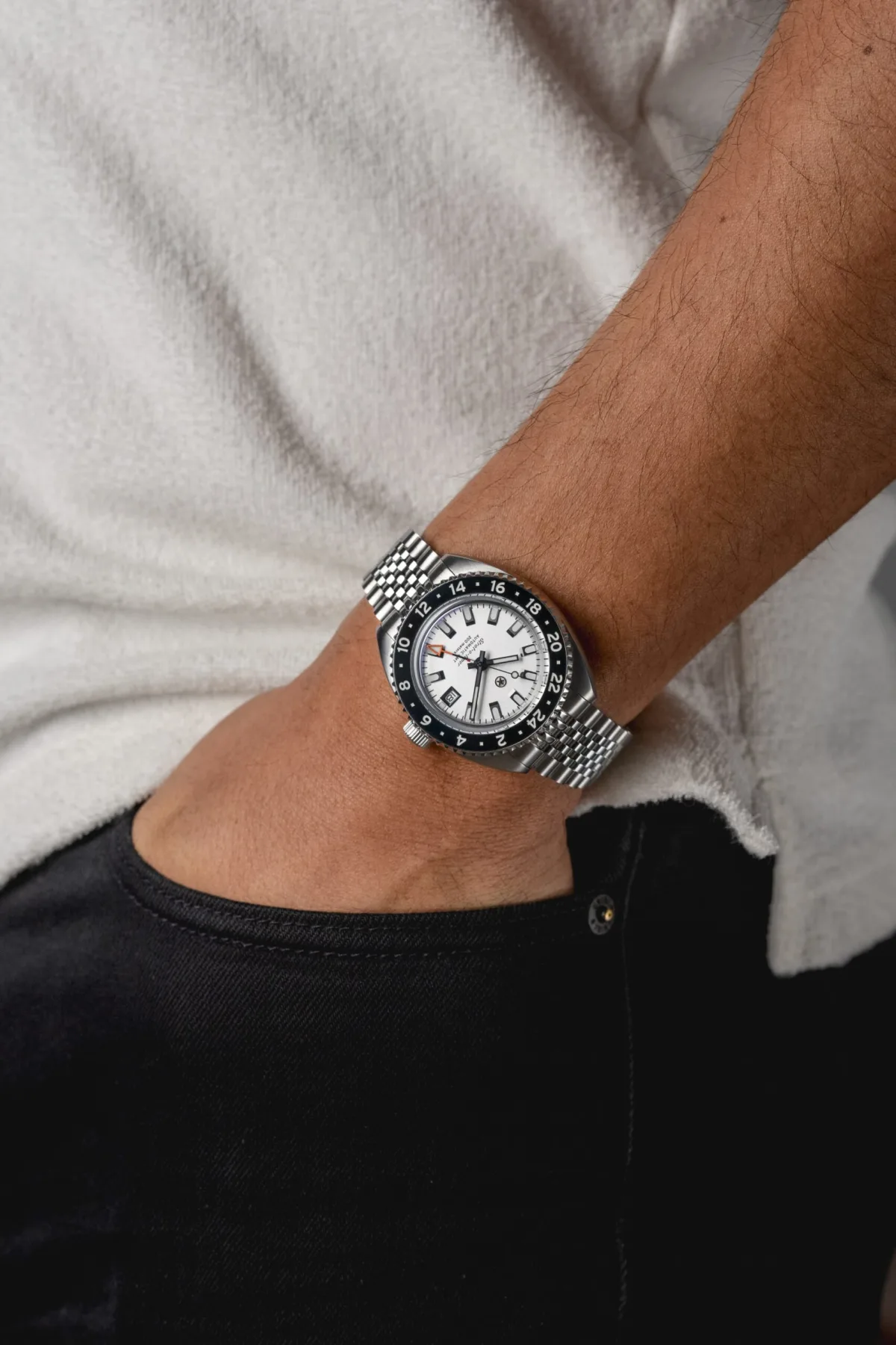 Stainless steel case of the Strat-o-timer GMT