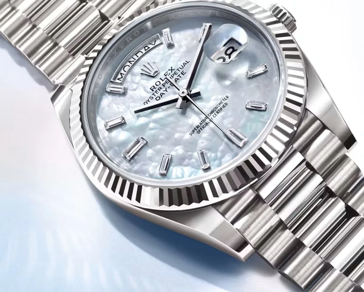 TAG Heuer Aquaracer Solargraph 200 with mother of pearl.