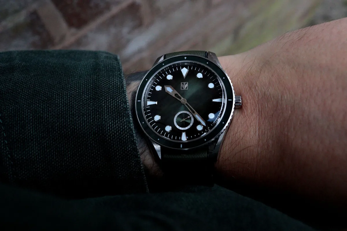 Close-up of Vaucher 5401/32 movement in Monarque M