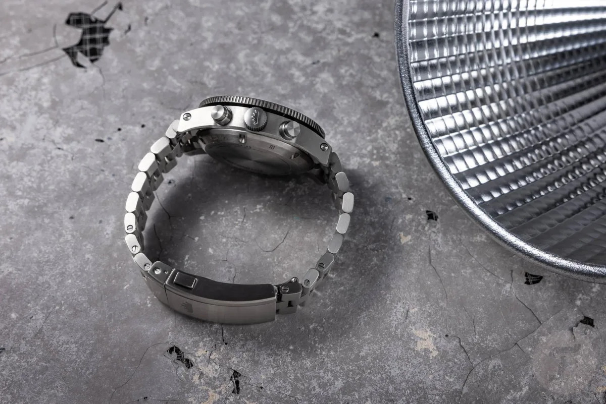 Operating the Fortis Novonaut AMADEE-24 chronograph