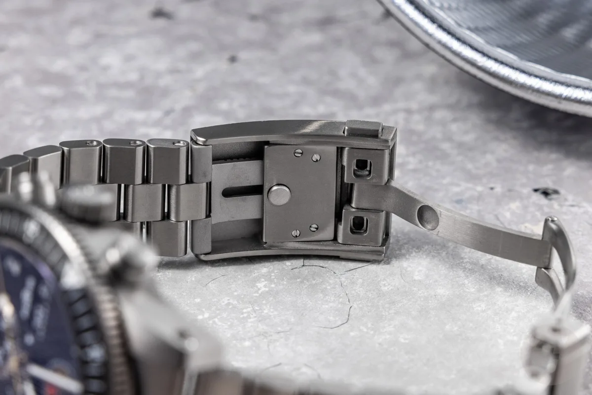 Fortis Novonaut AMADEE-24 bracelet and clasp