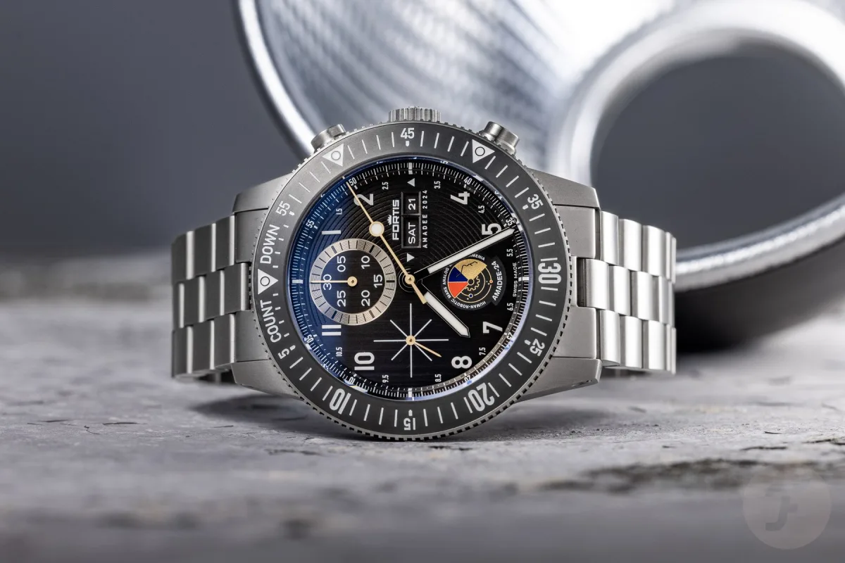 Fortis Novonaut AMADEE-24 titanium case and bezel