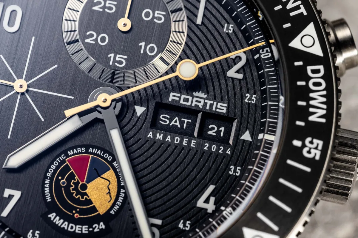 Fortis Novonaut AMADEE-24 chronograph counters
