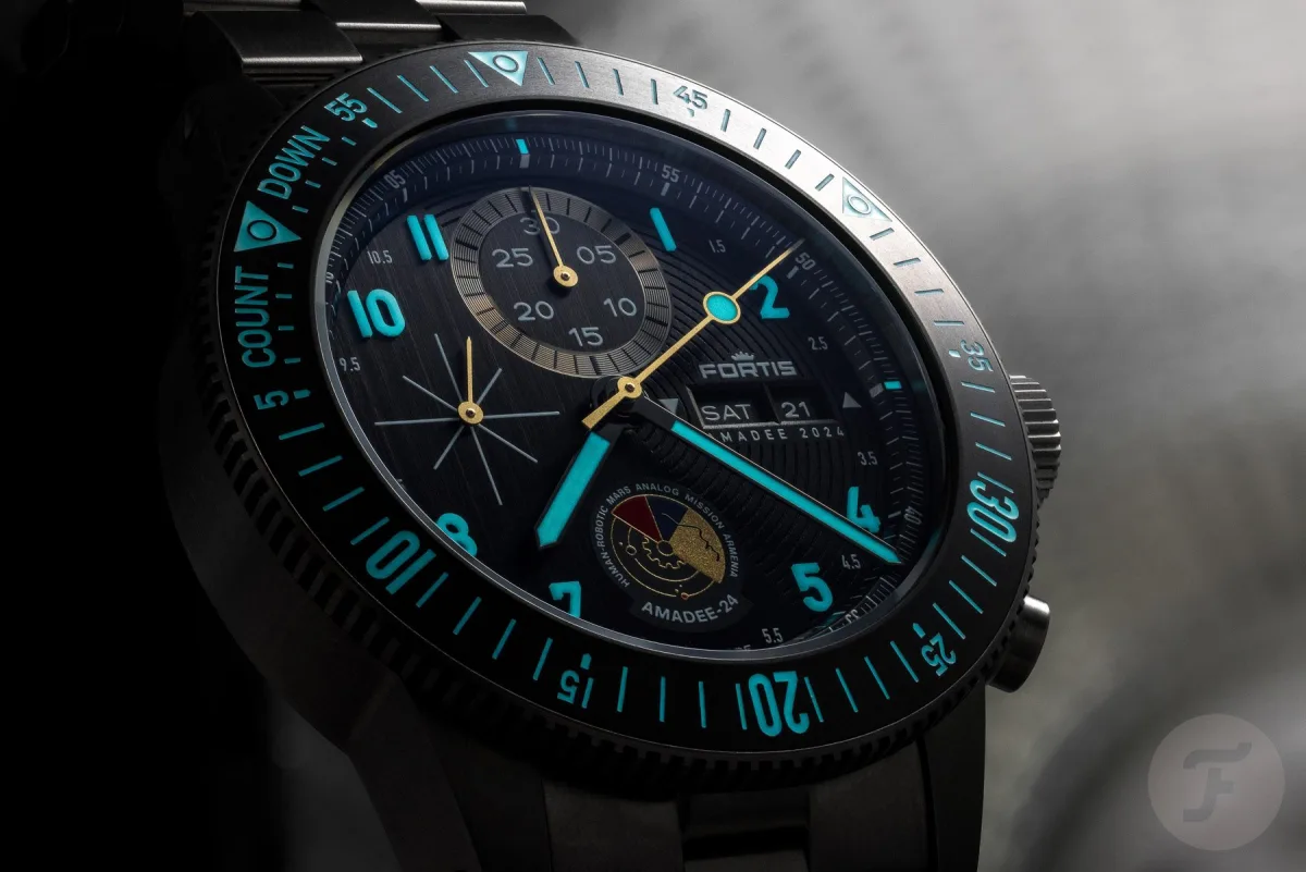 Fortis Novonaut AMADEE-24 special countdown bezel