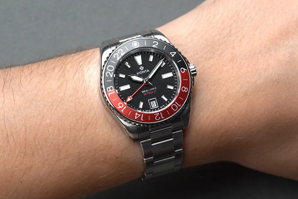 Monta Skyquest showcasing articulated bracelet