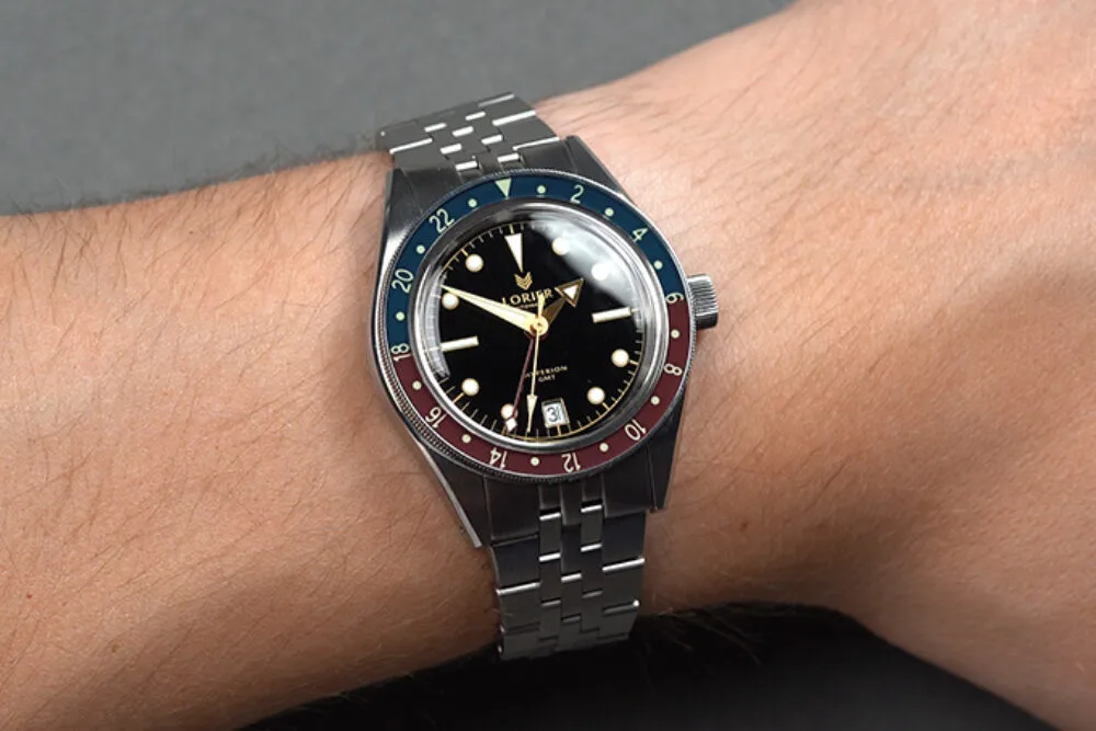 Lorier Hyperion Series II showcasing Hesalite materials