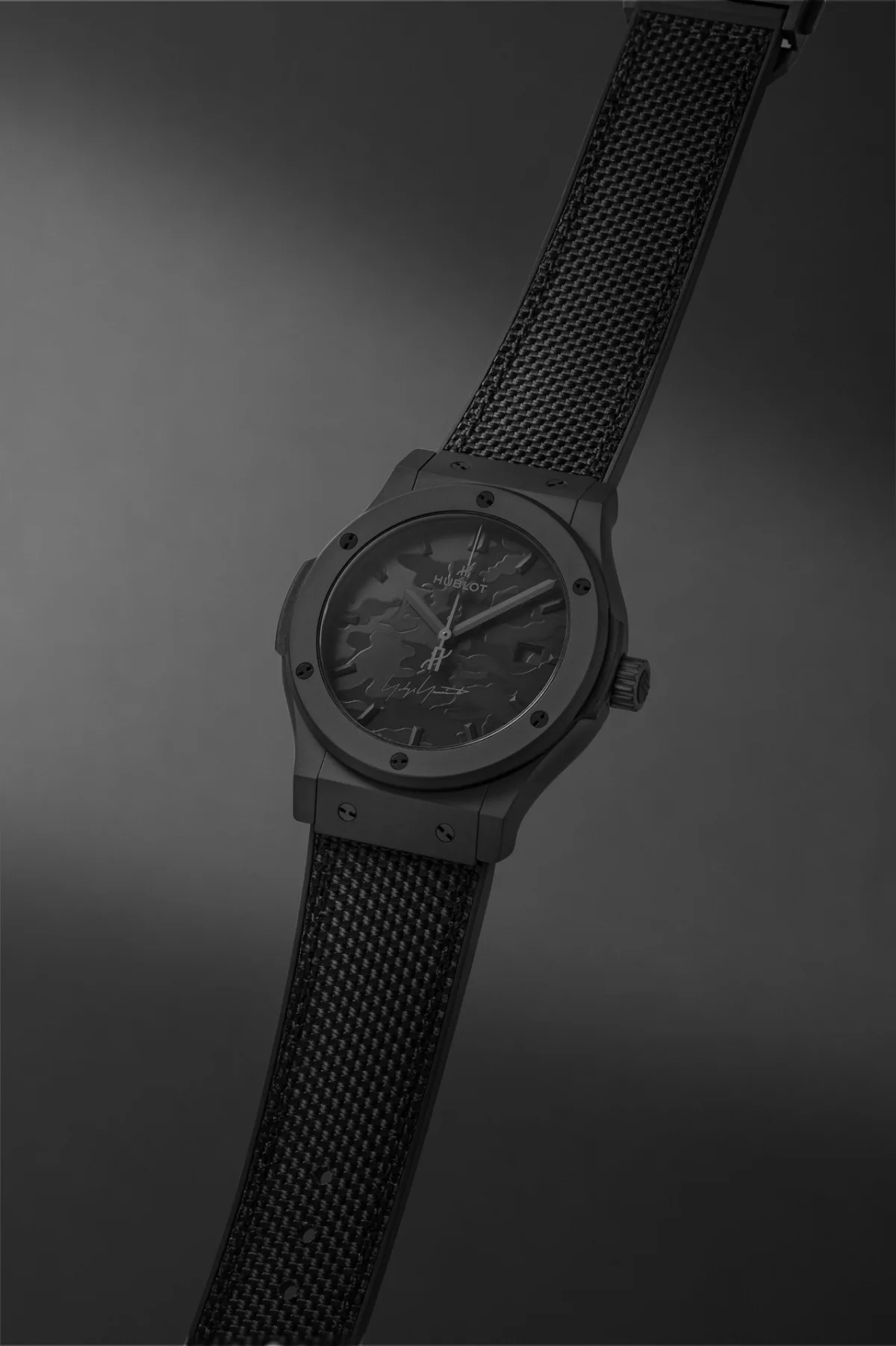 42mm sandblasted ceramic case of the Hublot Classic Fusion
