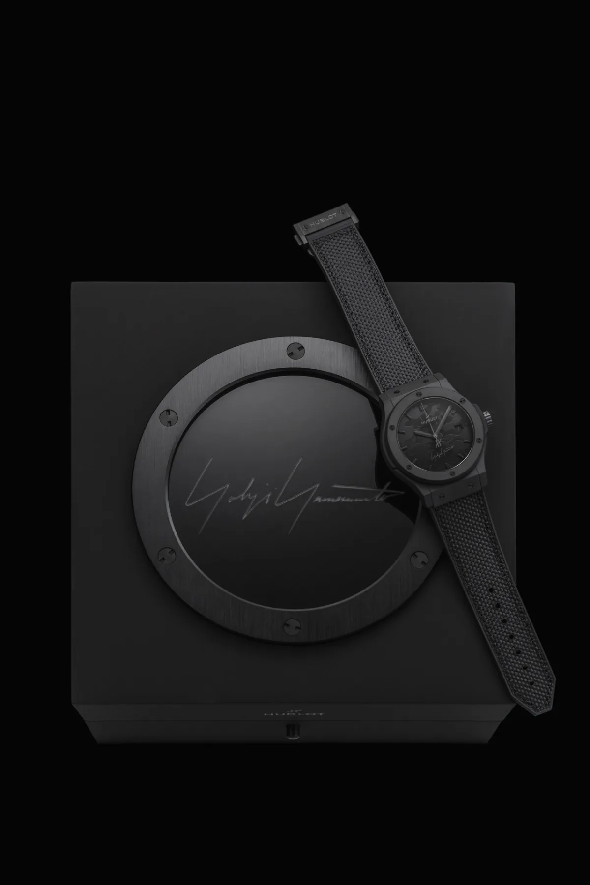 Monochrome black camouflage dial of the Hublot Classic Fusion