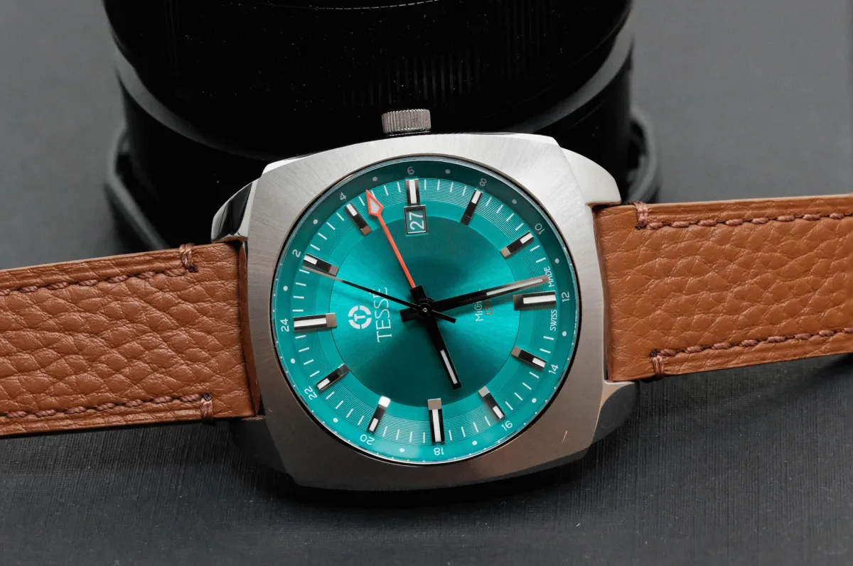 Hands and markers of the Tessé Michel GMT
