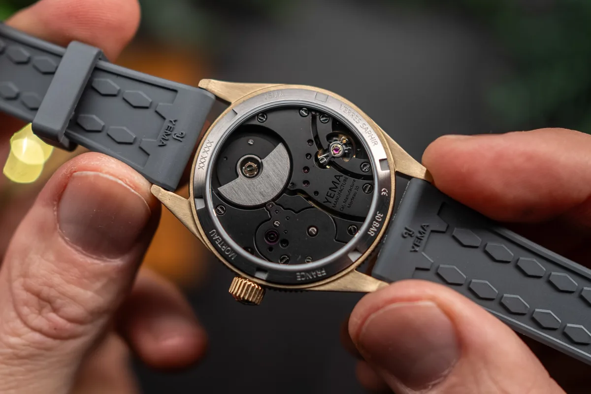CMM.20 movement with micro-rotor visible through case back