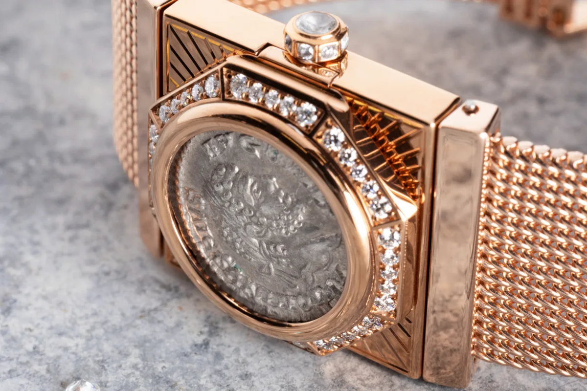 Close-up of the ancient coin on Bulgari Maglia Milanese Monete