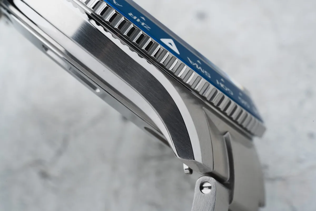 Christopher Ward C60 Clipper GMT case details