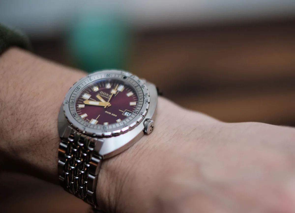 Doxa Sub 250 unidirectional bezel detail