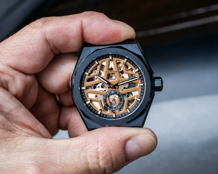 Rose gold rotor harmonizing with the movement's design