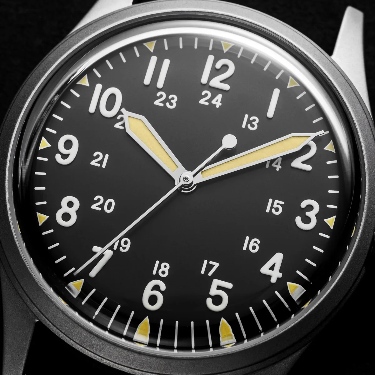 Close-up of Praesidus Jungle Field Automatic 38 dial