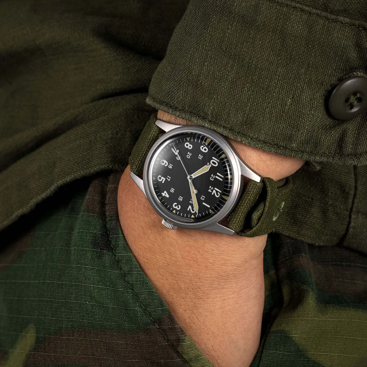 Detailed view of Praesidus Jungle Field Automatic 38 movement
