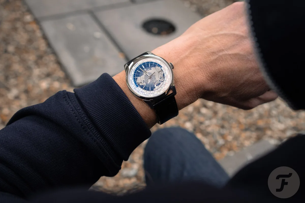 Jaeger-LeCoultre Geophysic Universal Time bezel with luminous dots