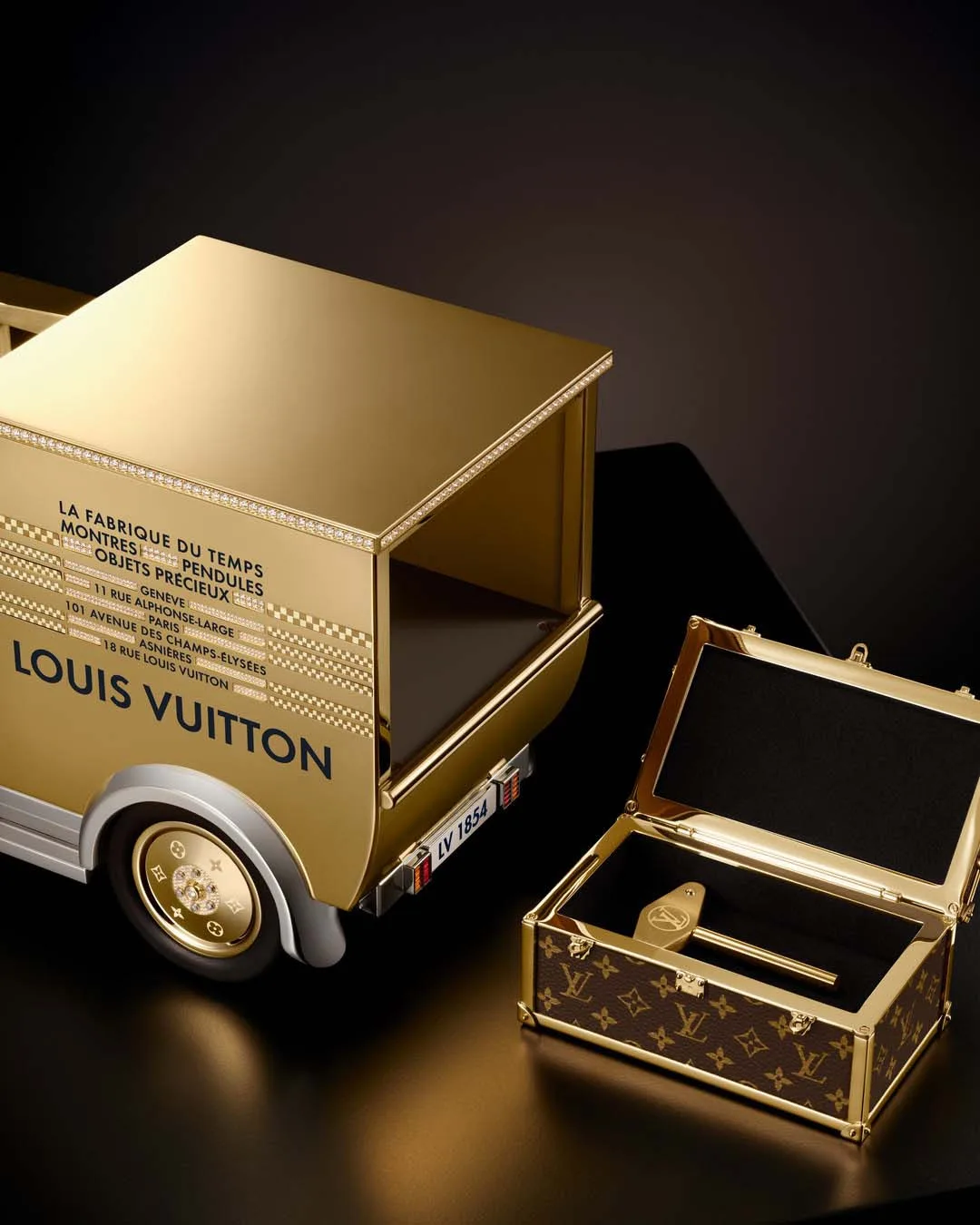 Sapphire rear lights on Louis Vuitton van clock