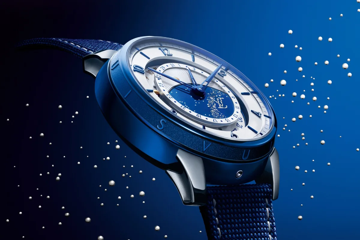 De Bethune LVDB-03 showing its self-sufficiency in travel