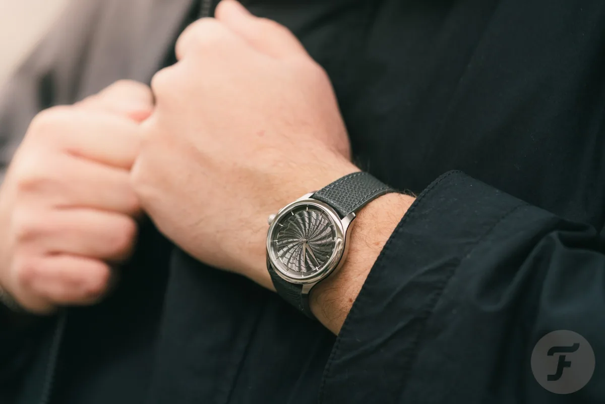 Side view of the Venezianico Redentore Utopia II Beta model on the wrist