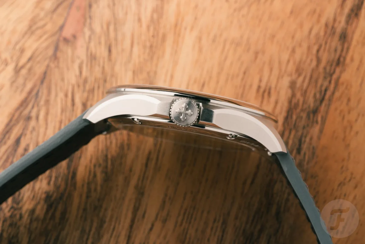 Close-up of the Venezianico Redentore Utopia II case showing dimensions