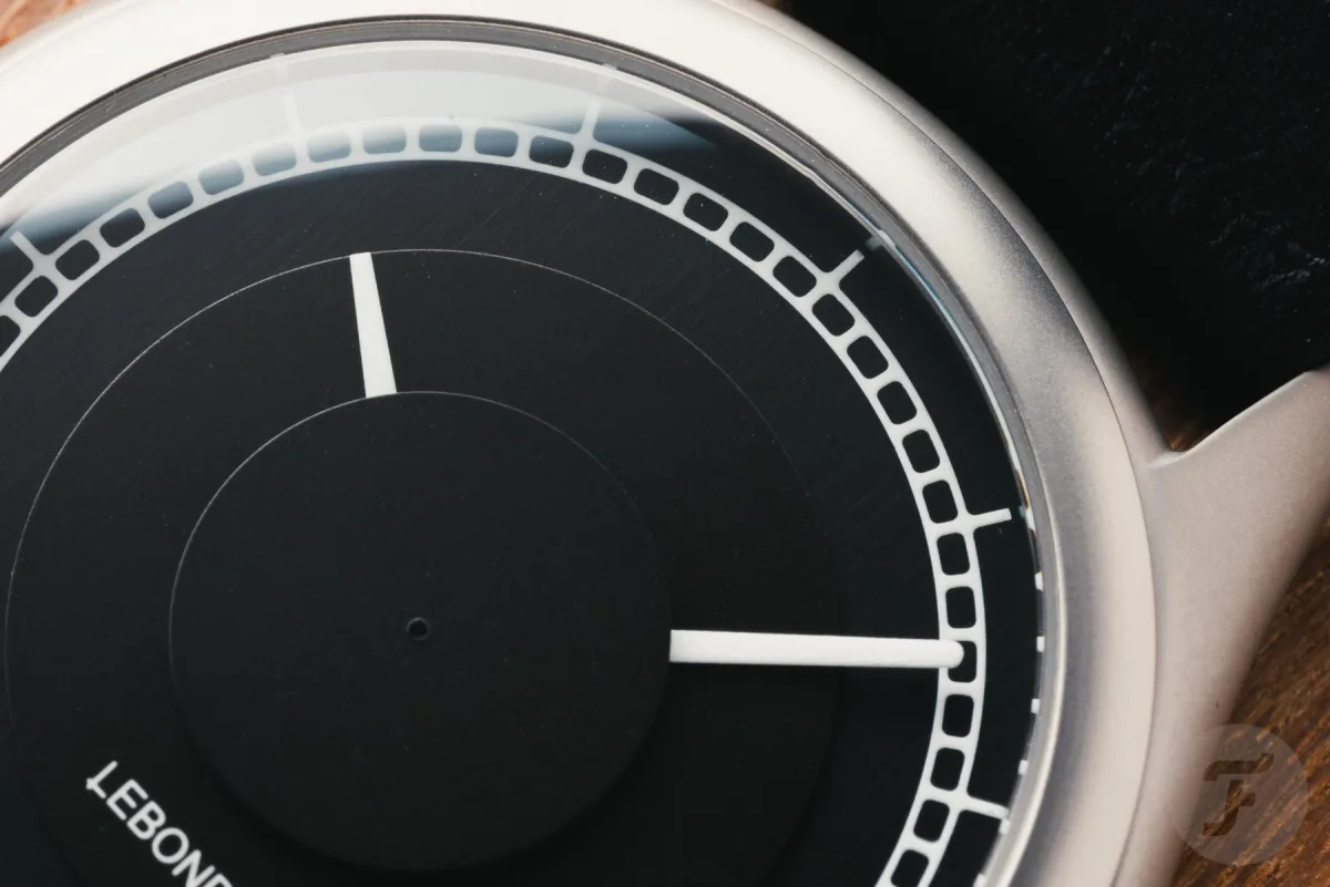 Luminescent markers on Lebond Attraction's dial