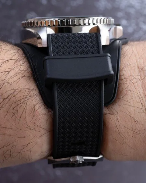 Side view of Le Forban Marseillaise watch