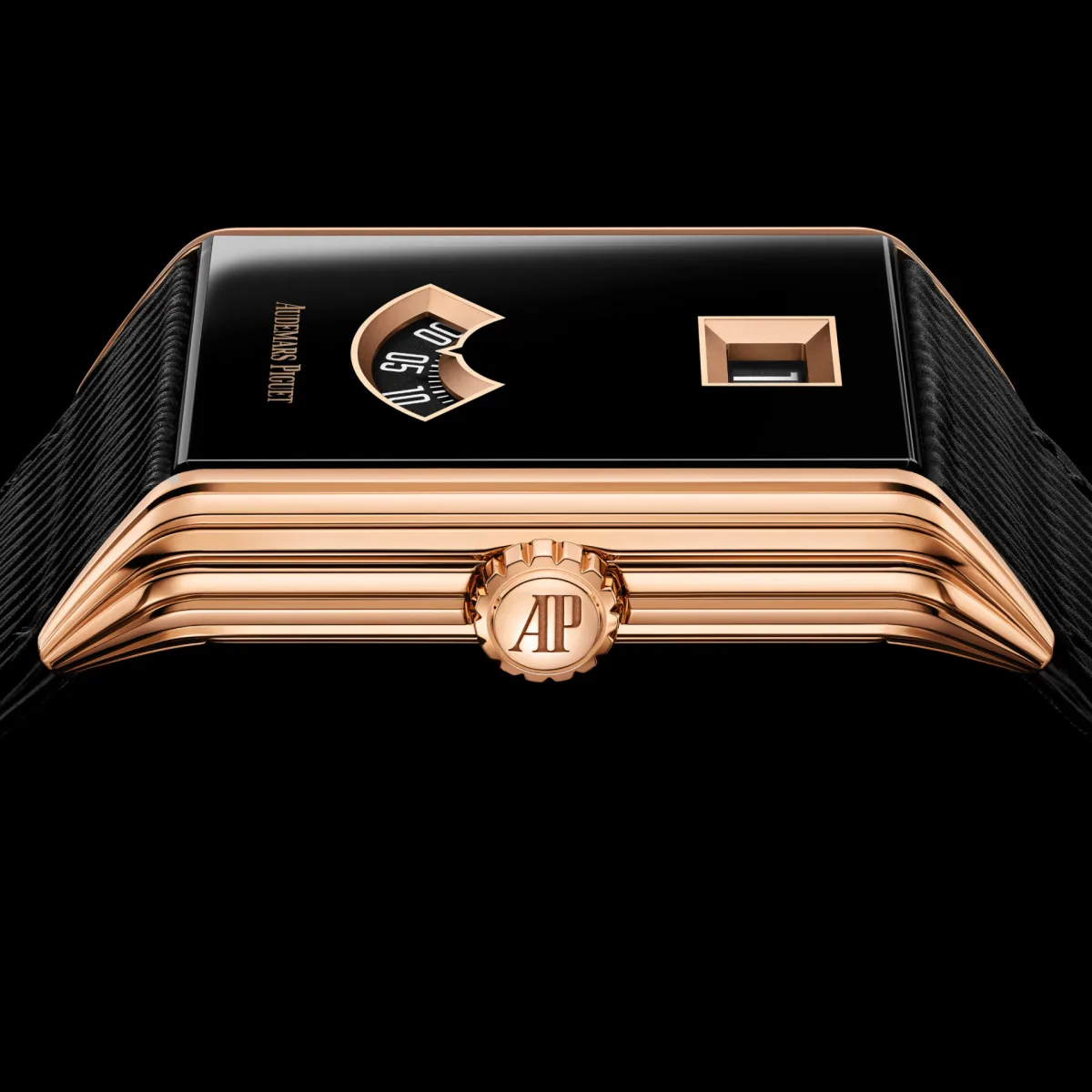 Details of Audemars Piguet Neo Frame case design