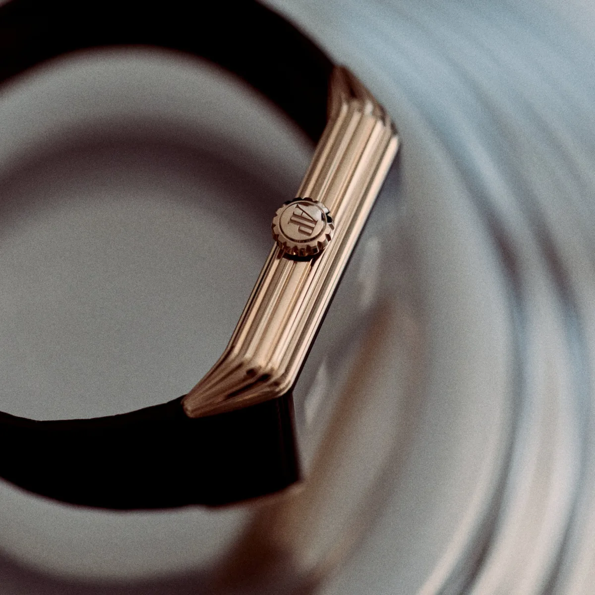 Dial windows of Audemars Piguet Neo Frame Jumping Hour