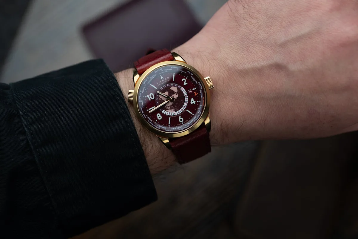 Sellita SW331-2 movement inside Thorne Gold watch
