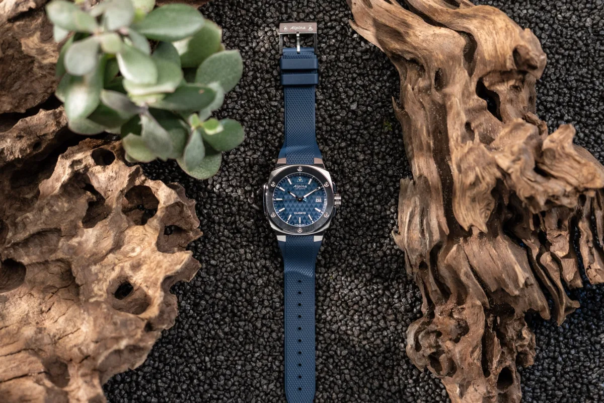 Various color options for Alpina Alpiner Extreme Solarmetre