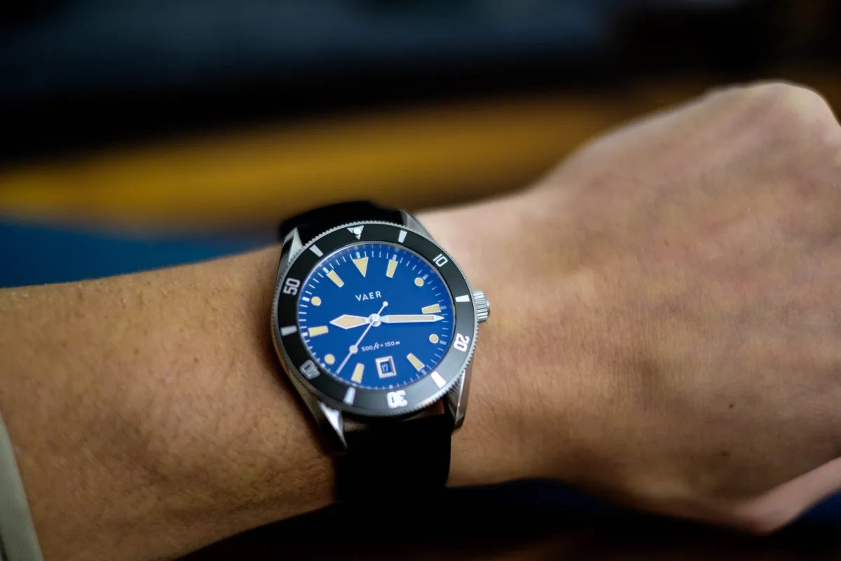 Vaer DS2 Arctic watch face and bezel design