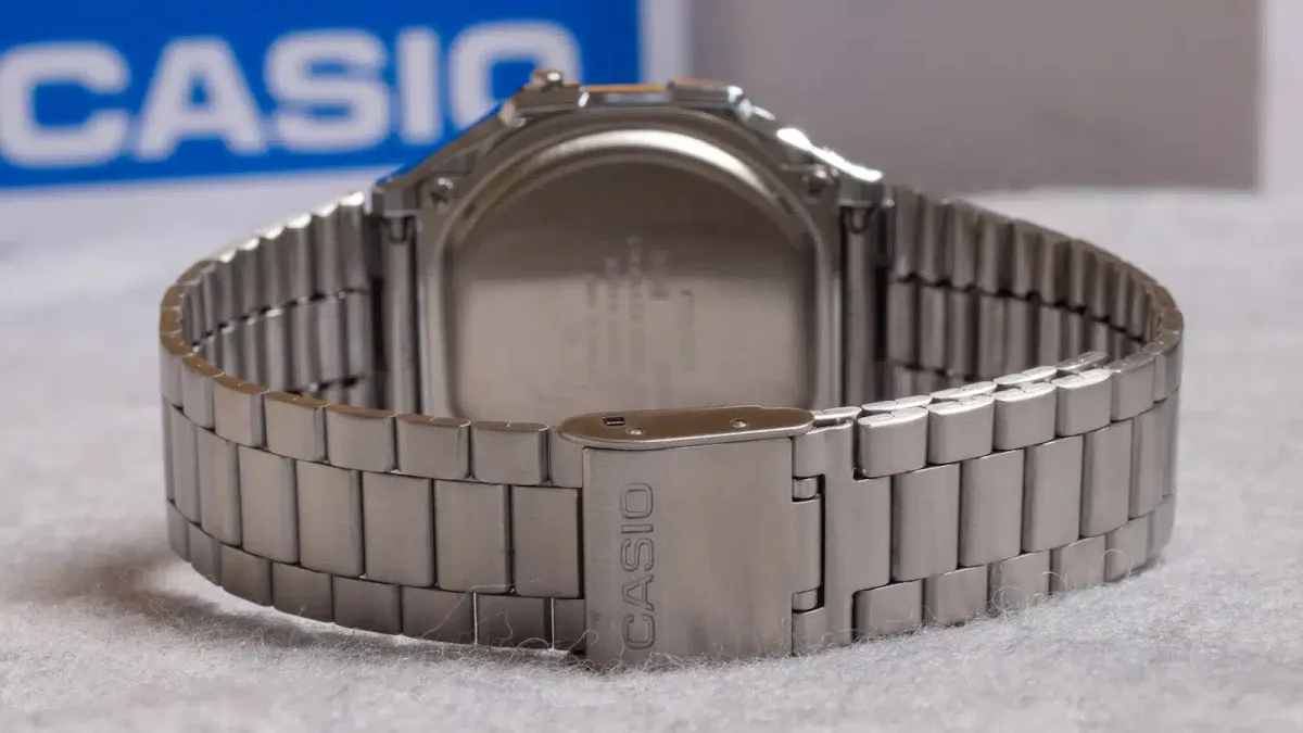 Different types of watch straps and materials