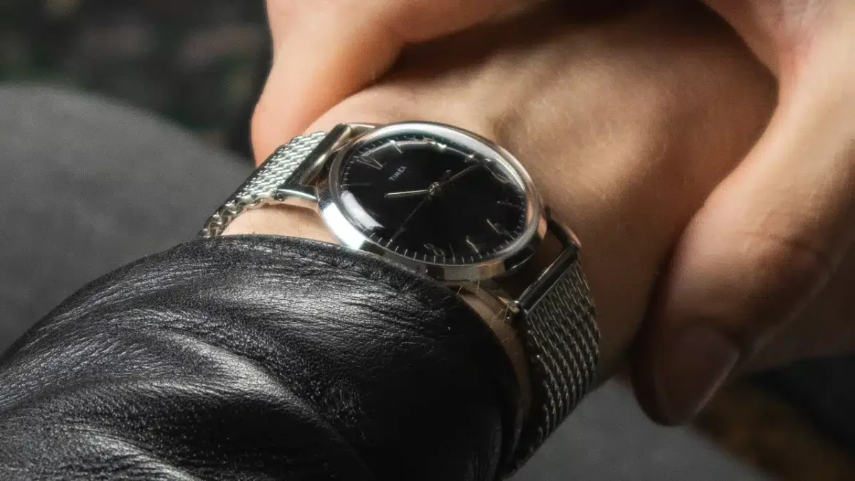 Watch with a too loose strap on a wrist
