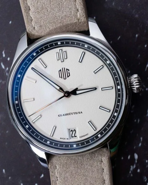 DUG Purist Typ 1 watch showcasing its neoclassical design