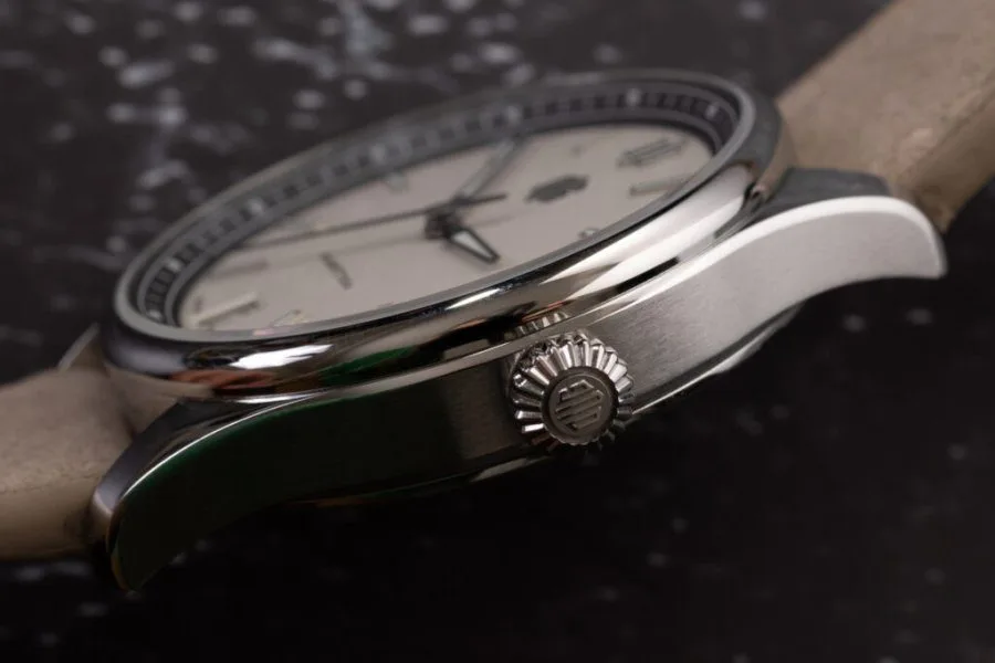 Close-up of DUG Purist Typ 1 with different dial options