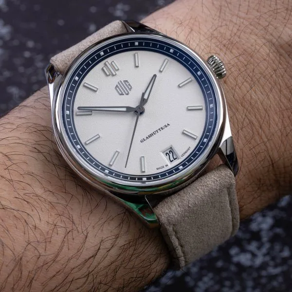 DUG Purist Typ 1 dial with luminescent markers