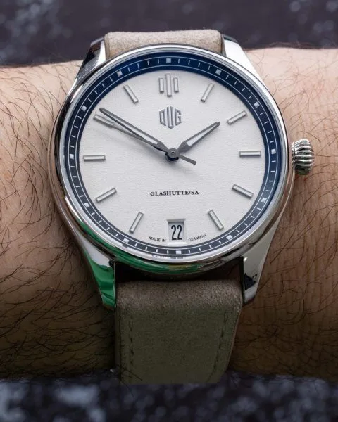 DUG Purist Typ 1 with transparent case back
