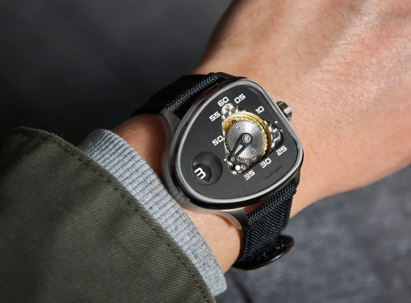 Triangular minute track on Angles Watches Triscope