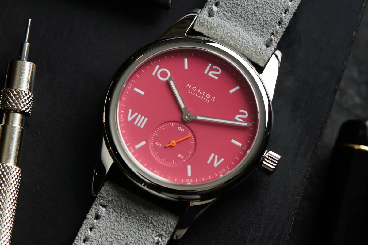 Nomos Club Campus with pencil-style hands