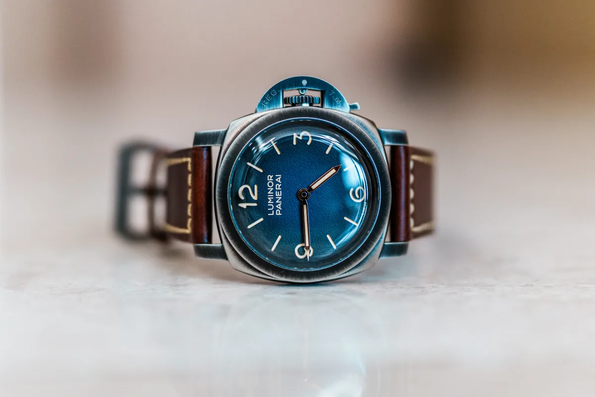 PAM02025 showcasing its blue fumé dial