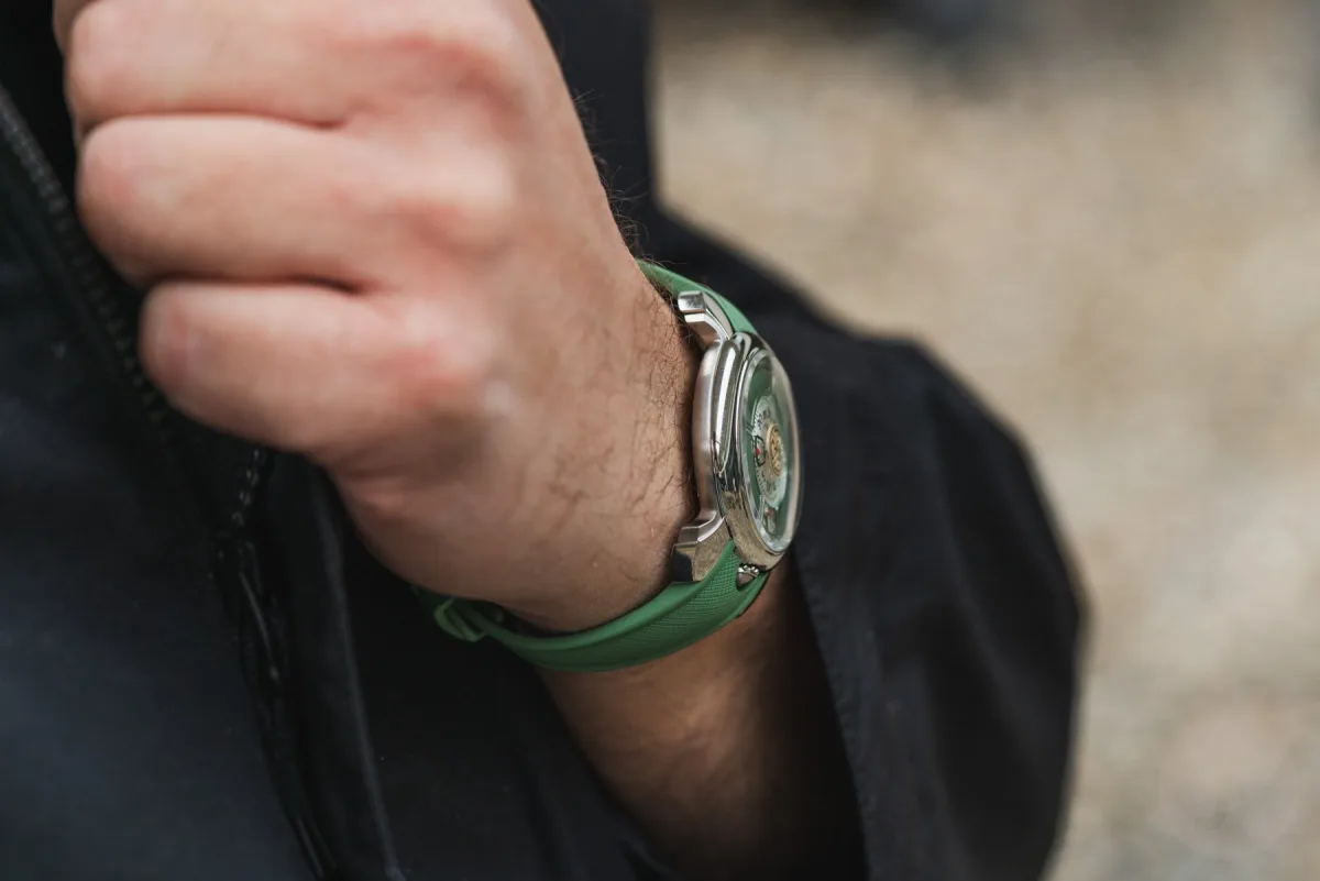 Rubber strap with branded clasp on Labormatic watches.
