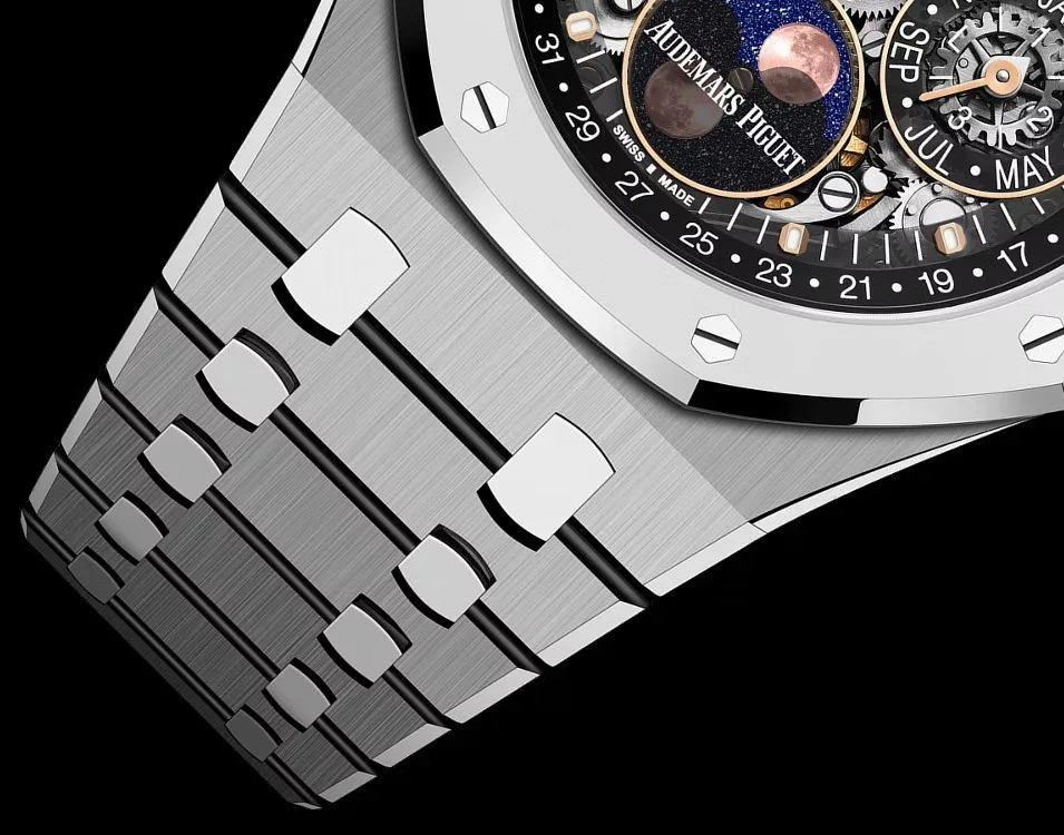 Titanium bracelet of the Royal Oak 26685XT with matte and polished finishes