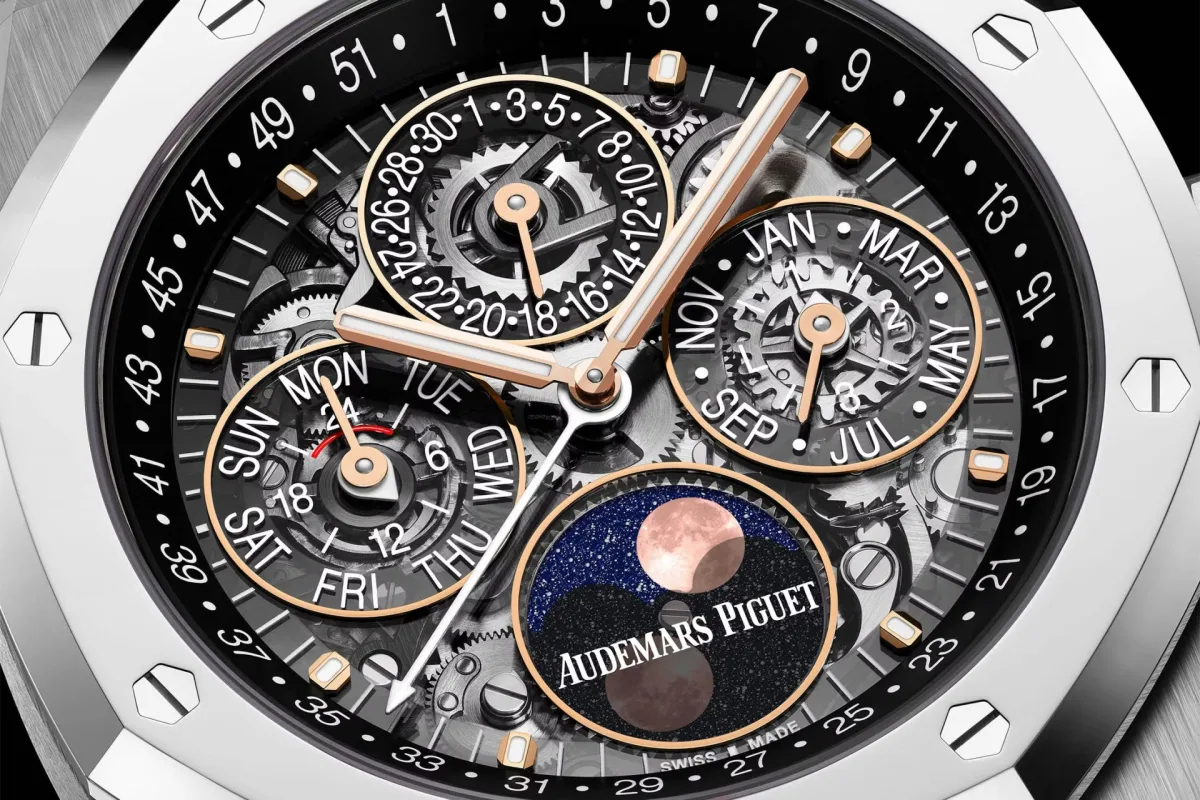 Sapphire dial of the Royal Oak 26685XT showing the skeleton mechanism