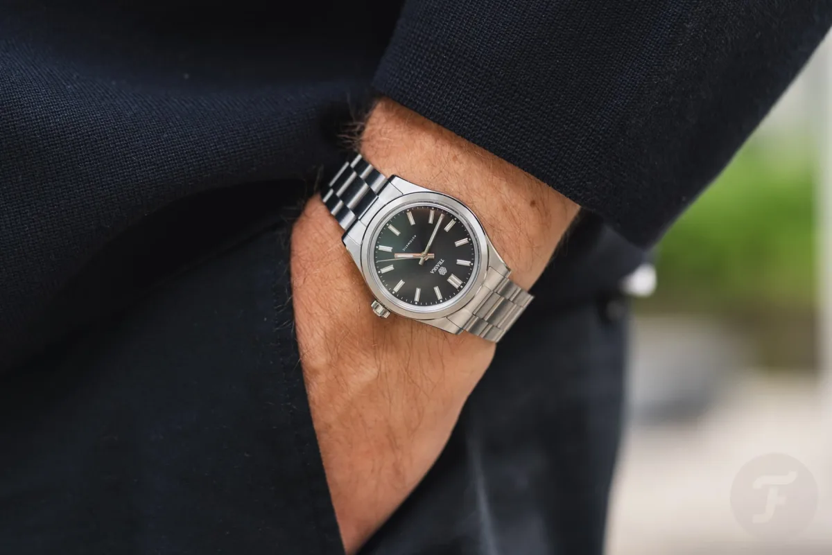 Traska Commuter with Adriatic blue dial