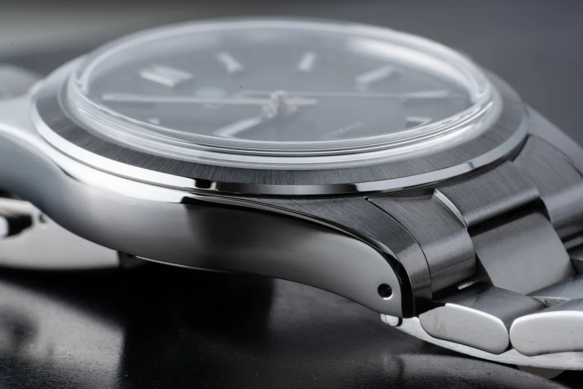 Traska Commuter case and bracelet detail