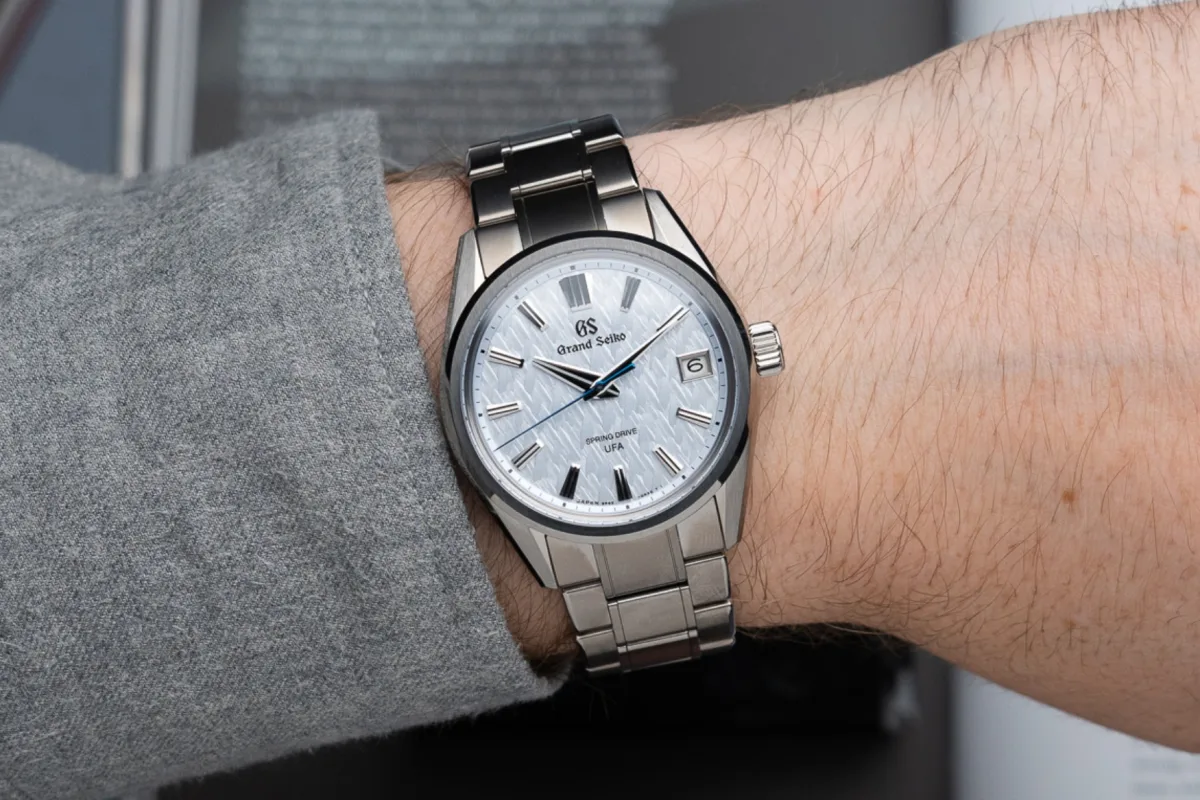 Modern smartwatch with multiple features