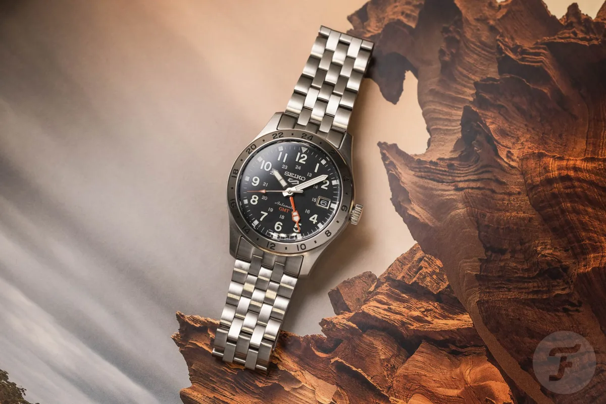 Seiko 5 Sports SSK023 case and bracelet detail