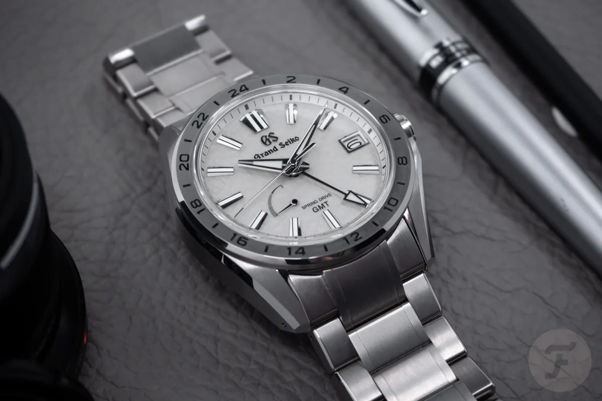 Grand Seiko SBGE285 Mist Flake titanium case detail