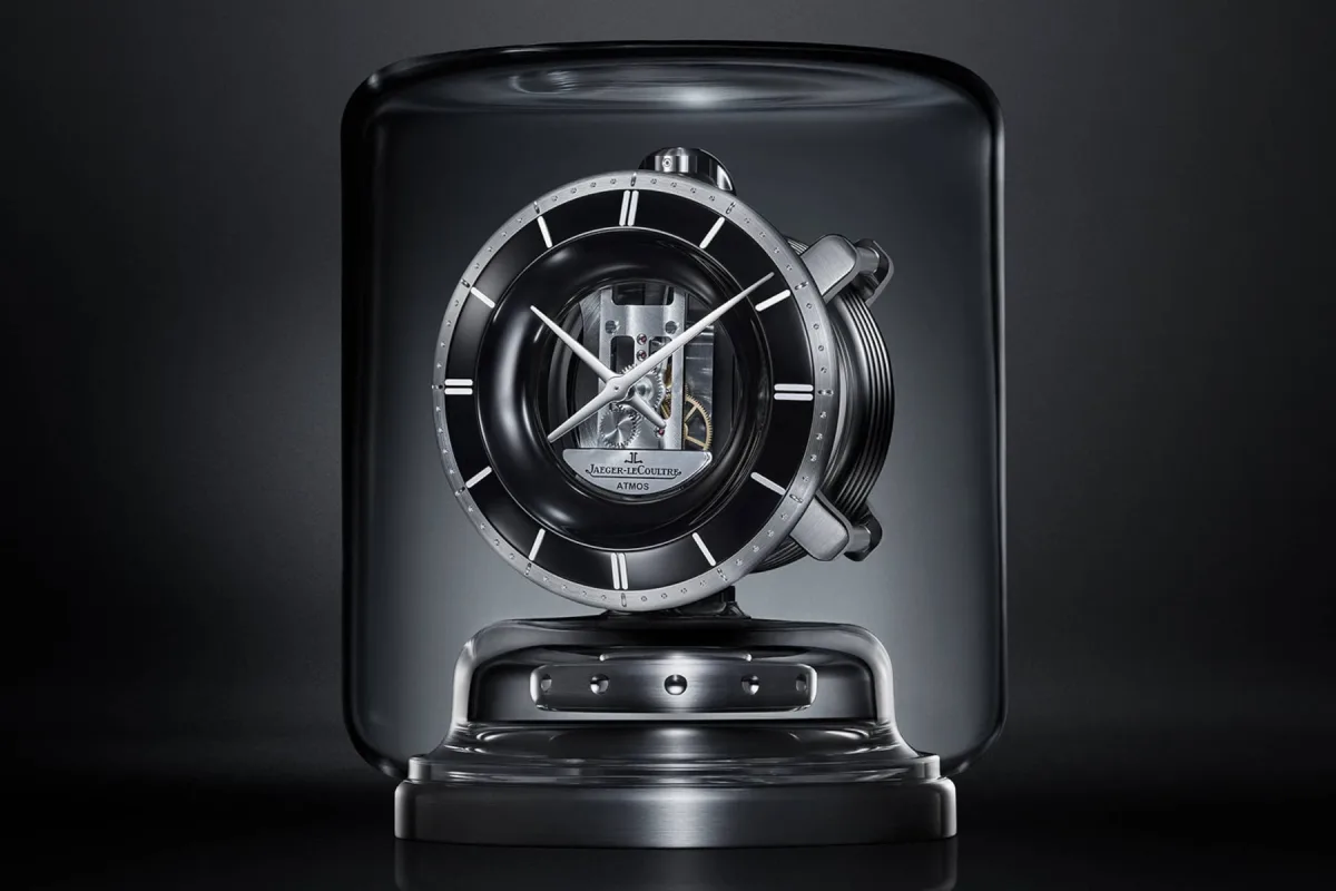 Kubernet Eternal Night desk clock with sapphire dial